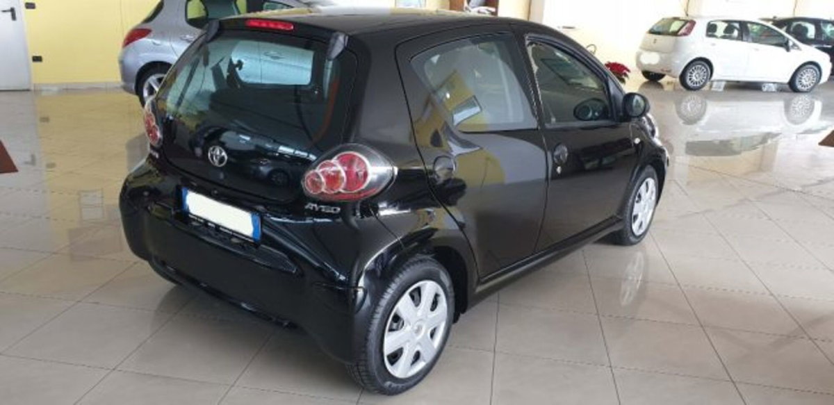 Toyota Aygo 1.0 12V VVT-i 5 porte Now Connect (4)