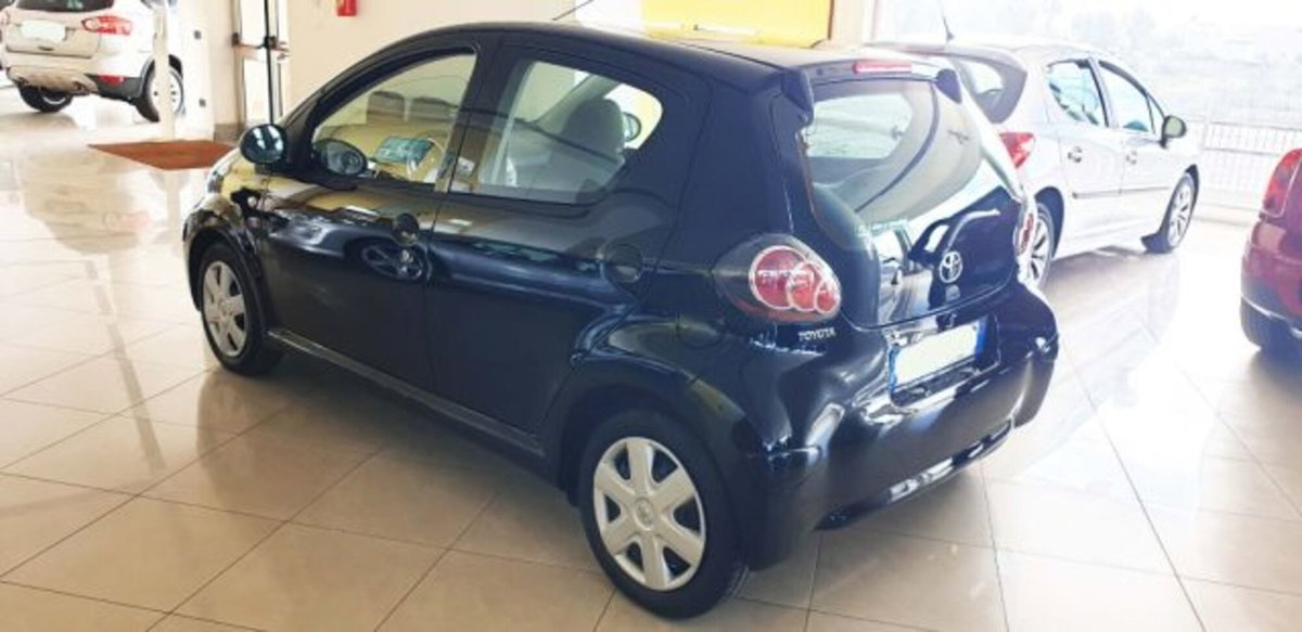 Toyota Aygo 1.0 12V VVT-i 5 porte Now Connect (6)