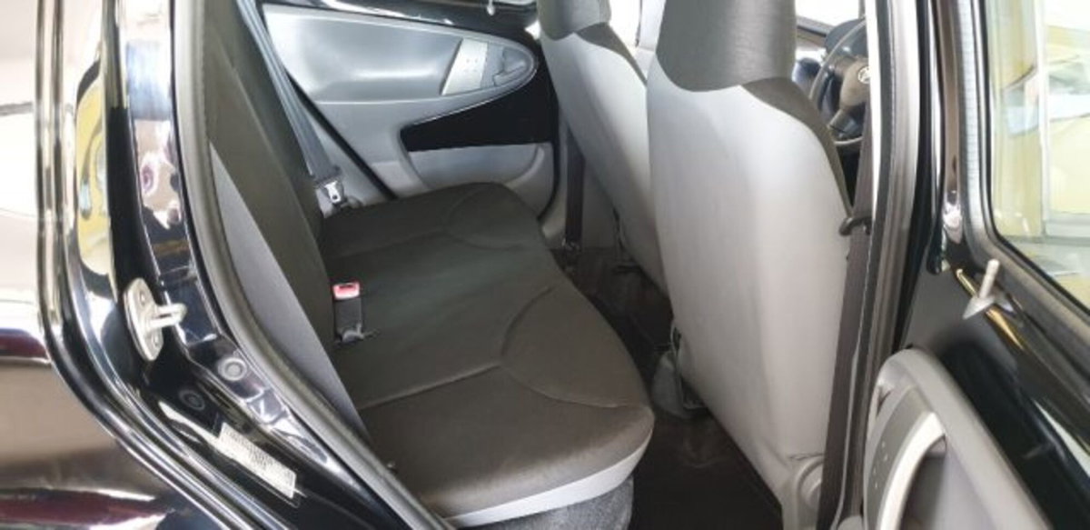 Toyota Aygo 1.0 12V VVT-i 5 porte Now Connect (9)
