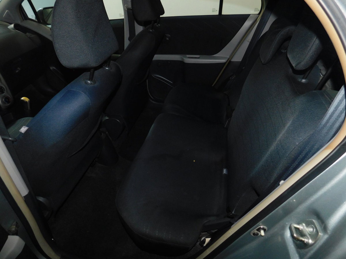 Toyota Yaris 1.0 5 porte Sol (12)