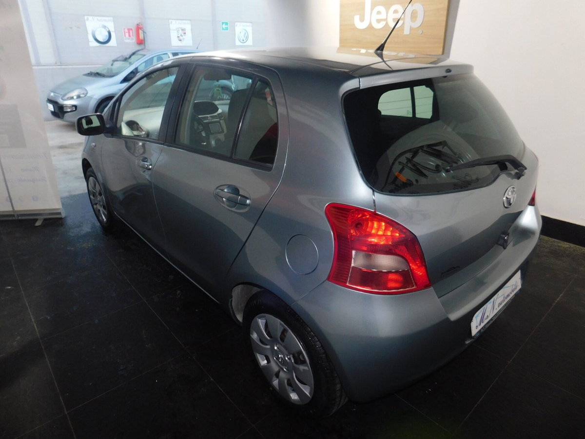 Toyota Yaris 1.0 5 porte Sol (13)