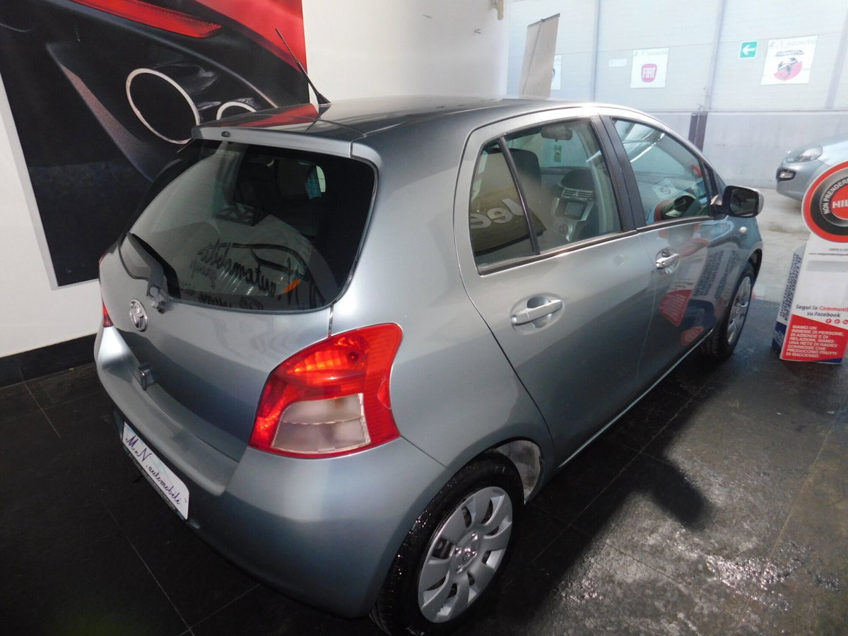 Toyota Yaris 1.0 5 porte Sol (14)
