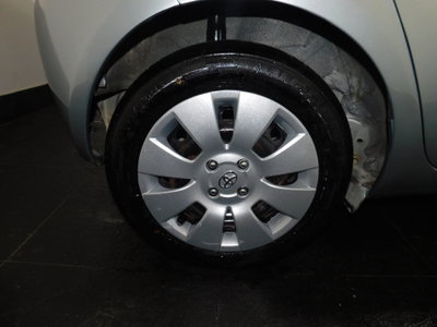 Toyota Yaris 1.0 5 porte Sol (17)