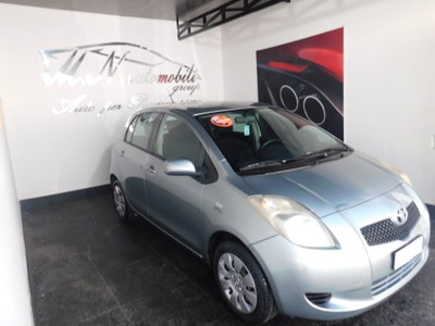 Toyota Yaris 1.0 5 porte Sol (2)