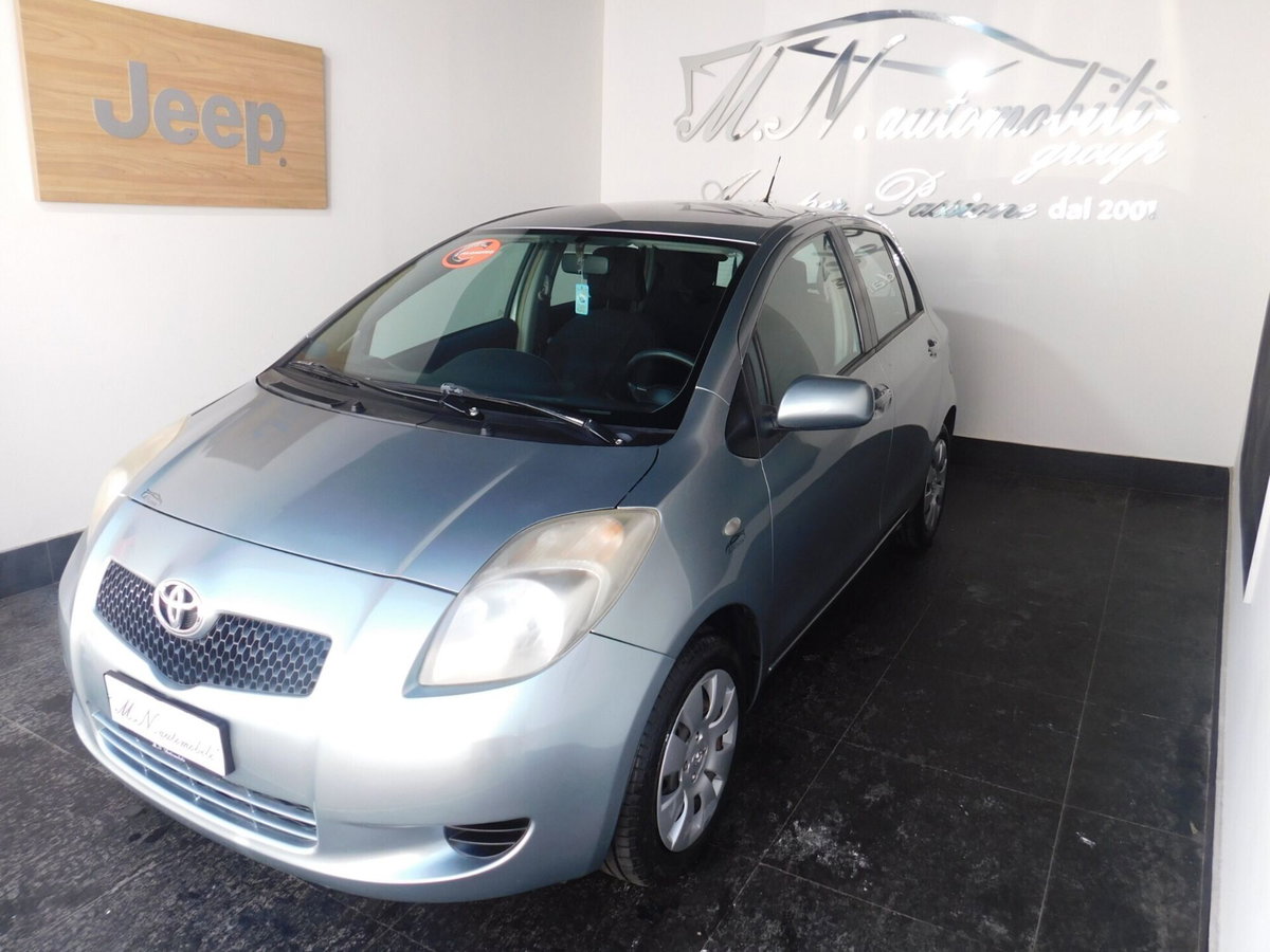 Toyota Yaris 1.0 5 porte Sol (3)