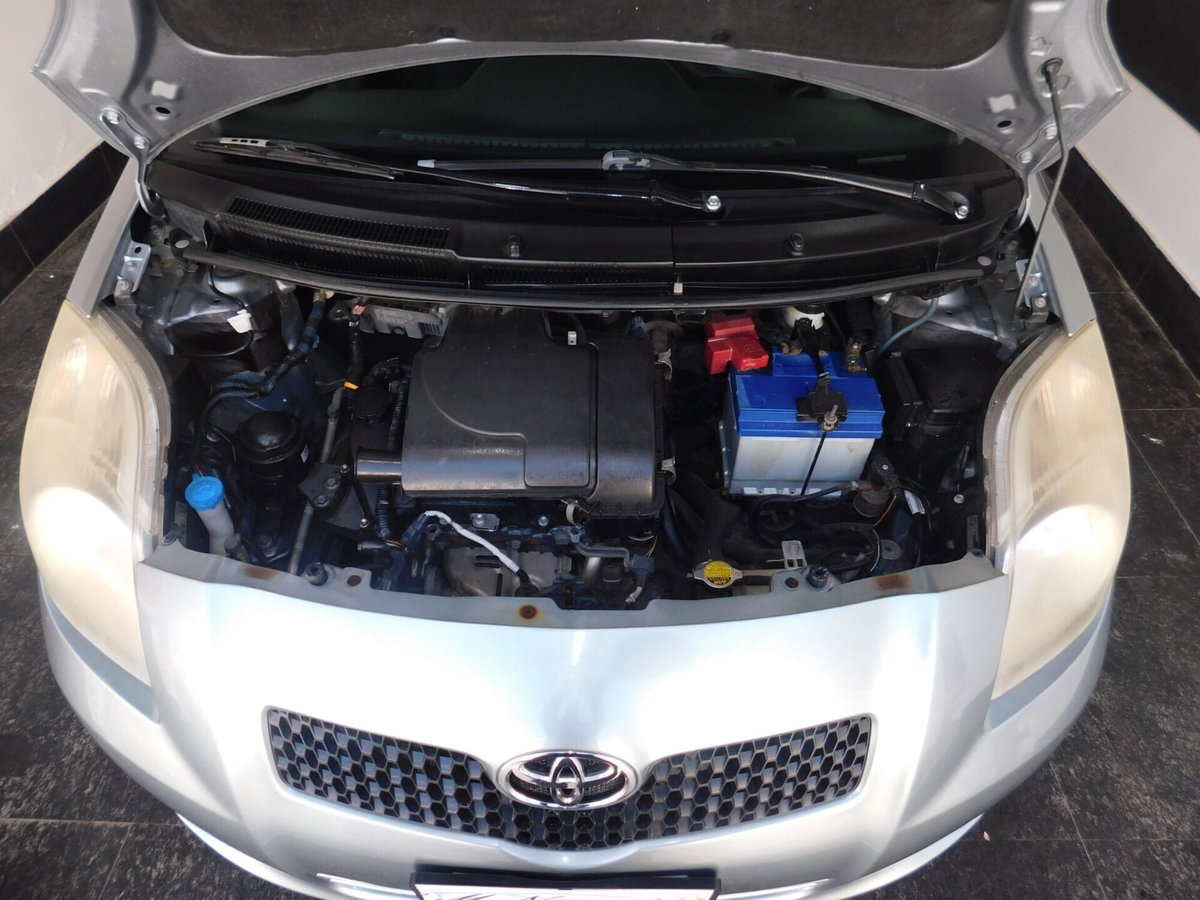 Toyota Yaris 1.0 5 porte Sol (7)