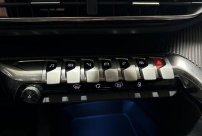 Peugeot 3008 1.2 hybrid Allure 145cv e-dcs6 (13)