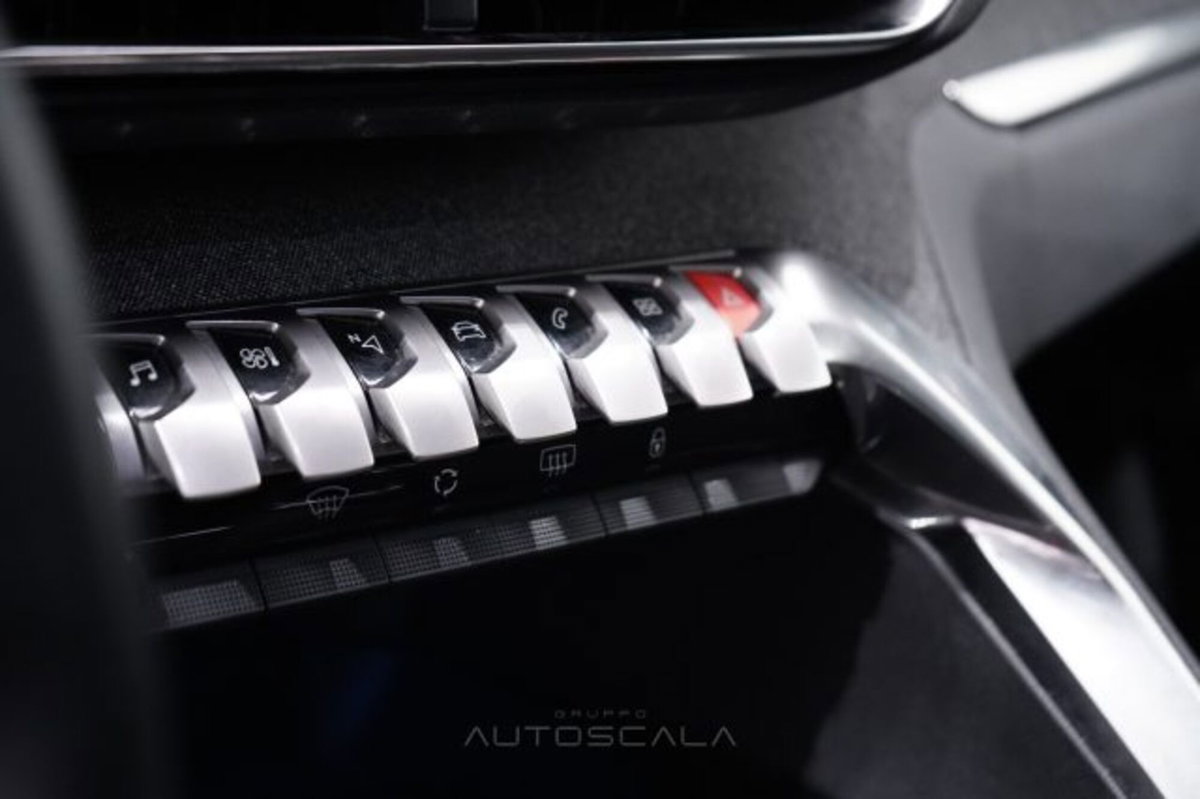Peugeot 3008 PureTech Turbo 130 S&S Allure Pack (18)