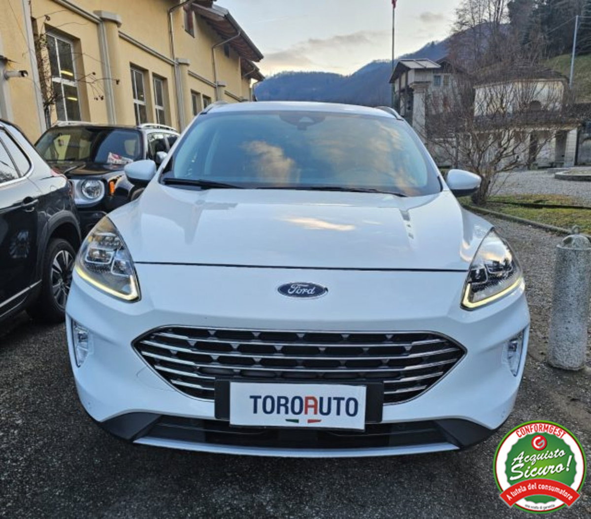 Ford Kuga 2.0 EcoBlue Hybrid 150 CV 2WD Titanium (2)