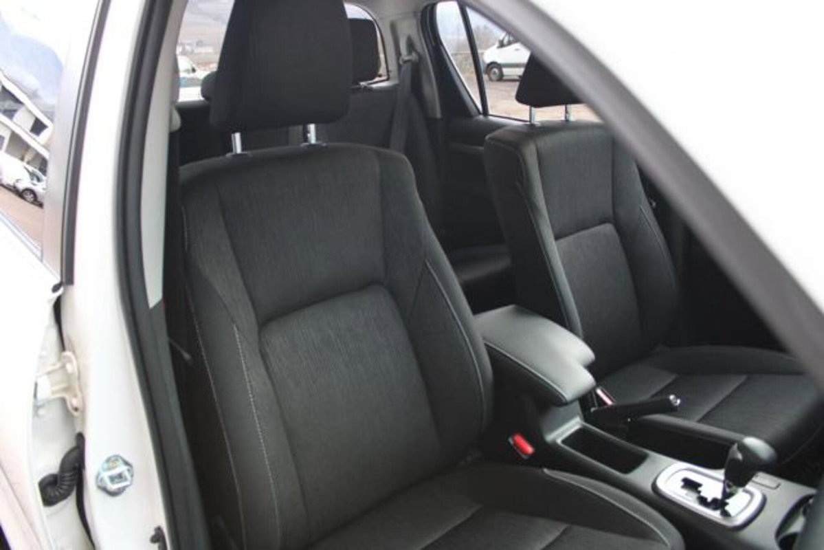 Toyota Hilux 2.D-4D 4WD porte Double Cab Comfort (19)