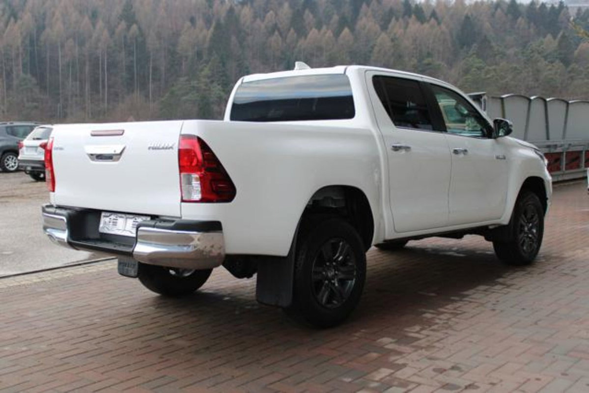 Toyota Hilux 2.D-4D 4WD porte Double Cab Comfort (7)