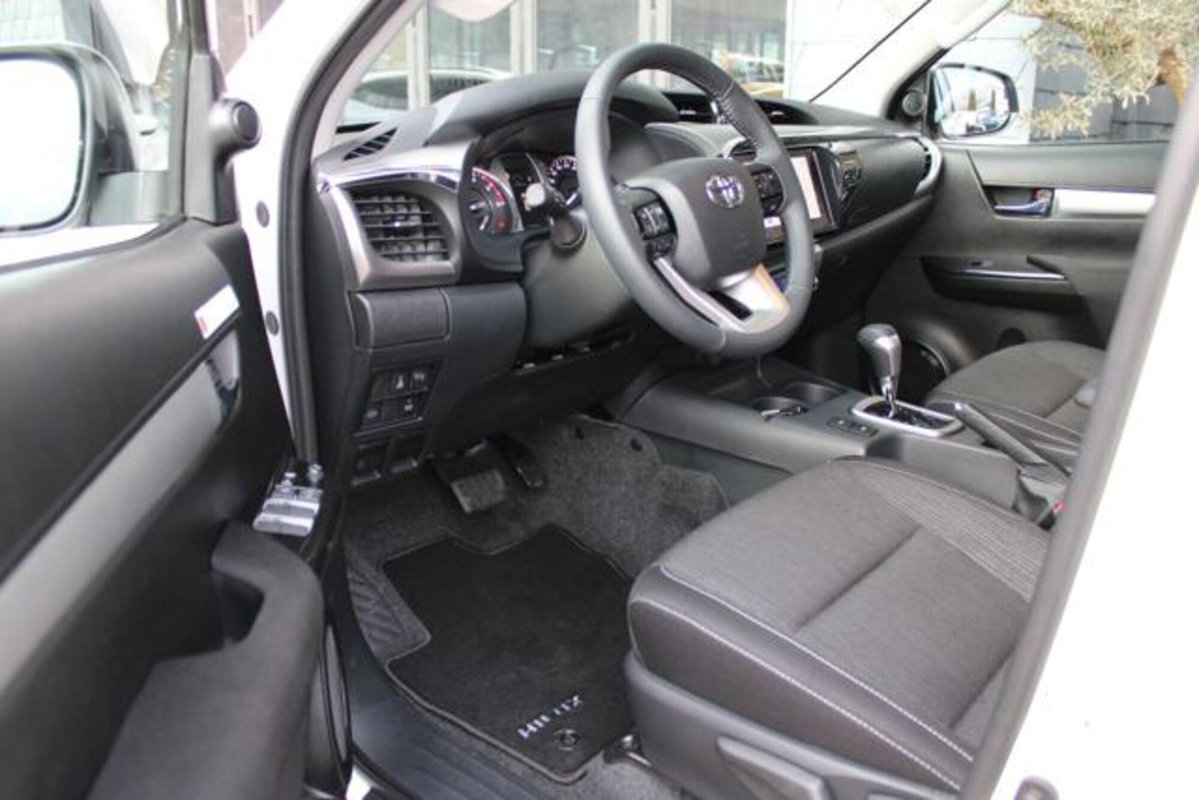 Toyota Hilux 2.D-4D 4WD porte Double Cab Comfort (8)
