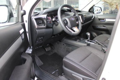 Toyota Hilux 2.D-4D 4WD porte Double Cab Comfort (8)