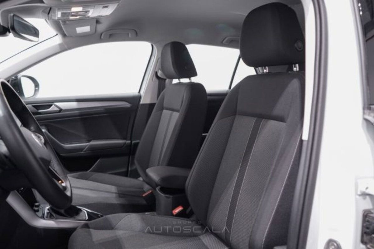 Volkswagen T-Roc 1.5 tsi Life dsg (11)