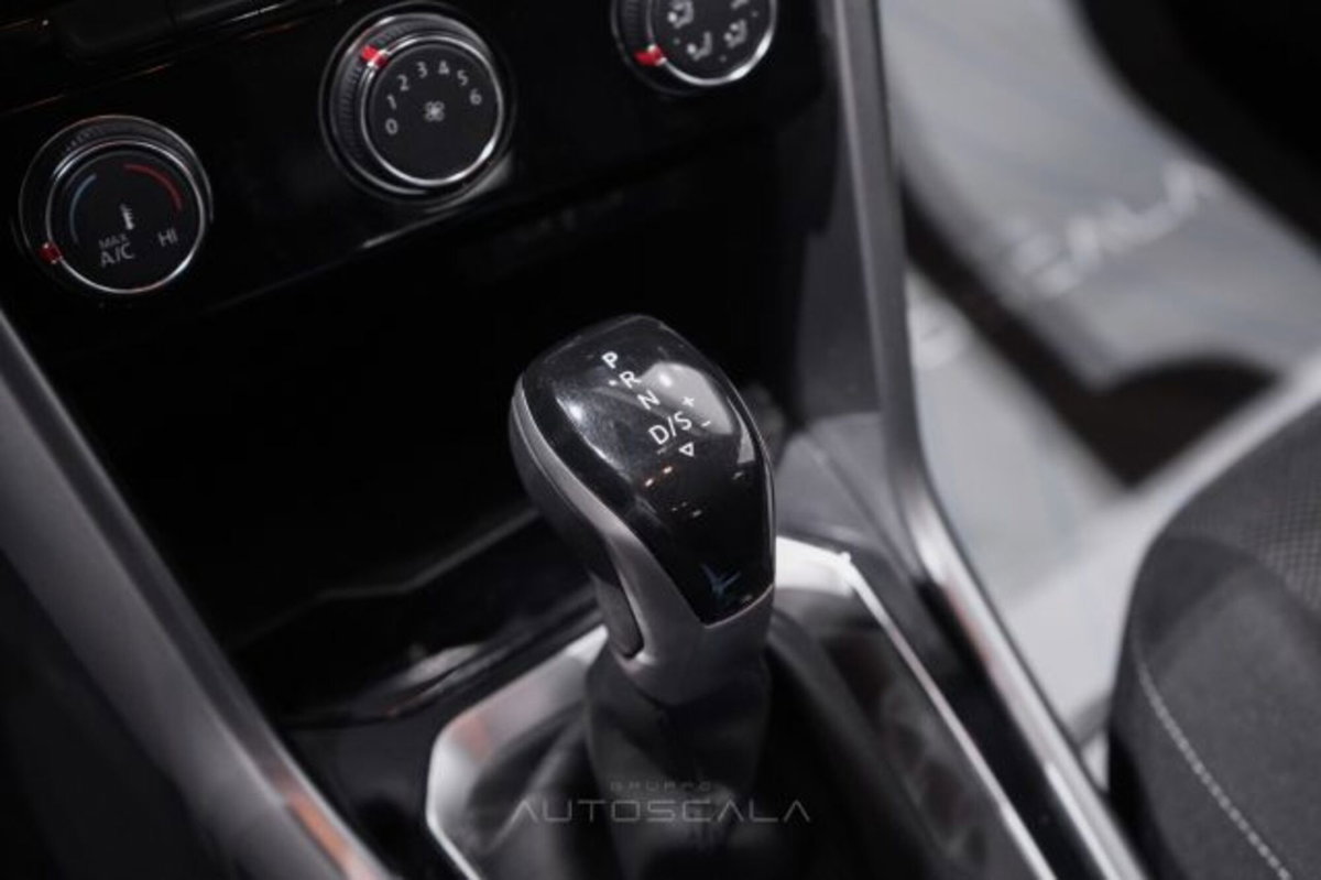 Volkswagen T-Roc 1.5 tsi Life dsg (18)