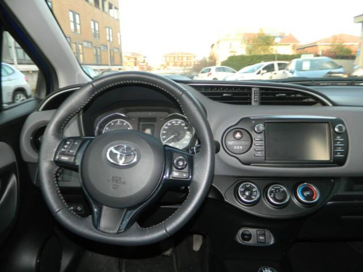 Toyota Yaris 1.0 72 CV 5 porte Active (2)