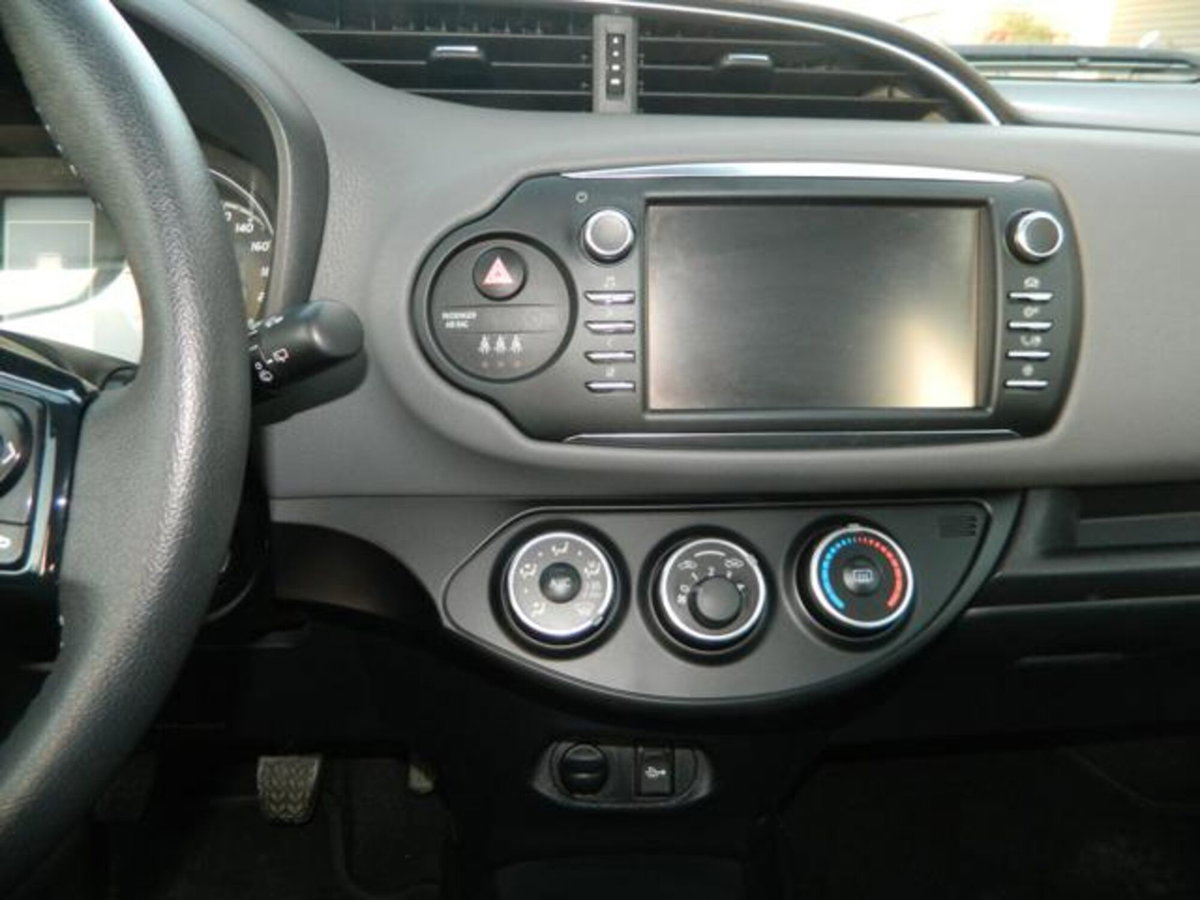 Toyota Yaris 1.0 72 CV 5 porte Active (4)