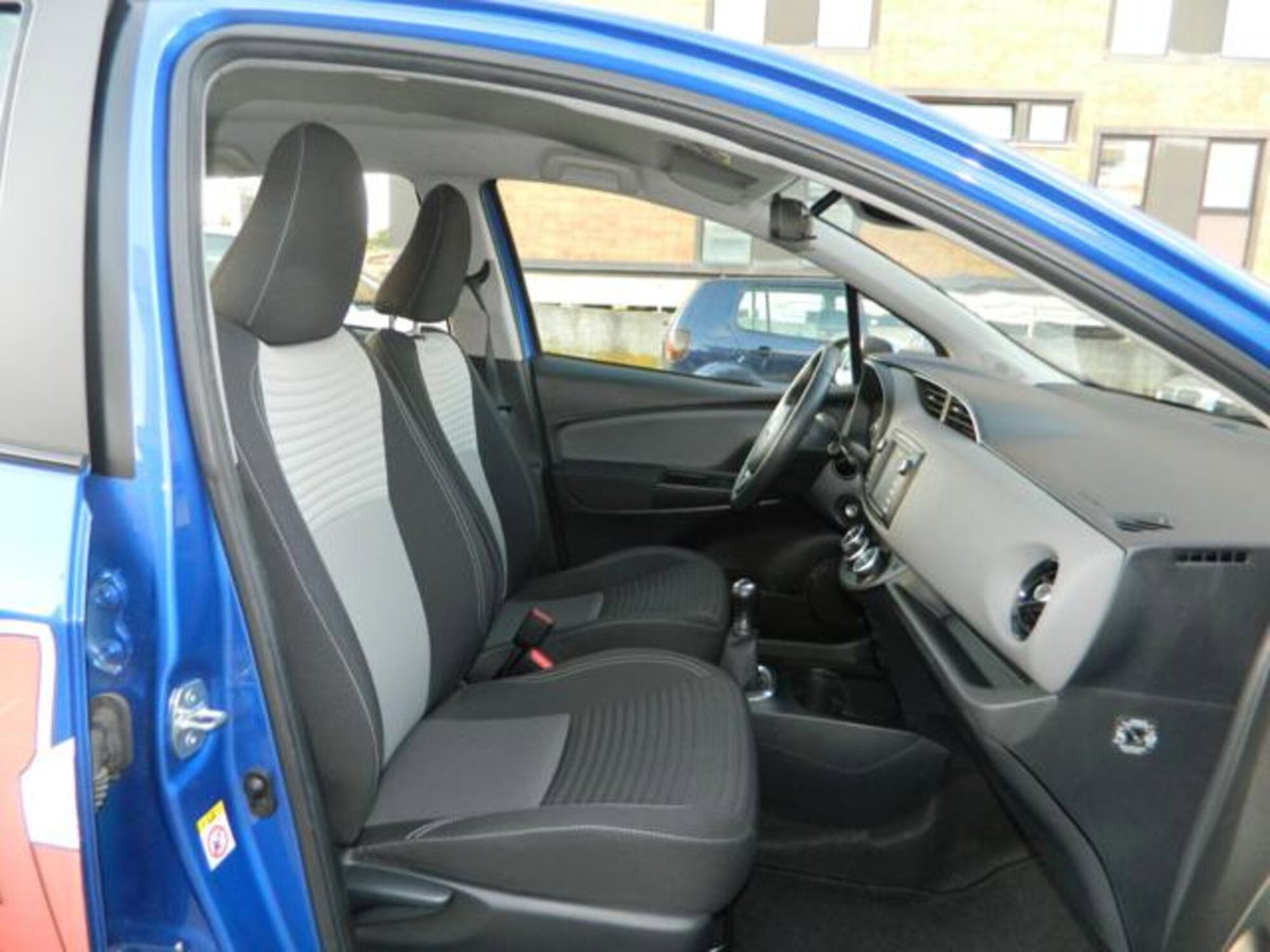 Toyota Yaris 1.0 72 CV 5 porte Active (6)