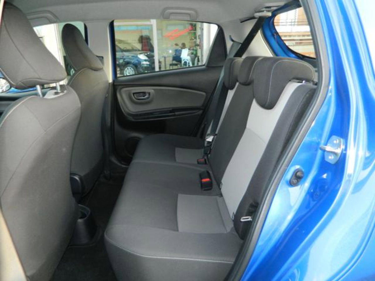 Toyota Yaris 1.0 72 CV 5 porte Active (7)