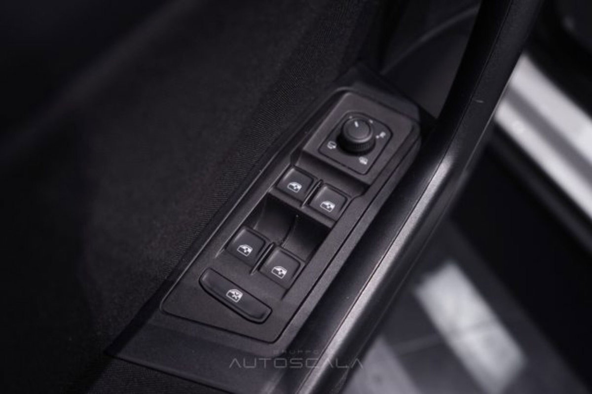 Volkswagen T-Roc 1.5 tsi Life dsg (10)
