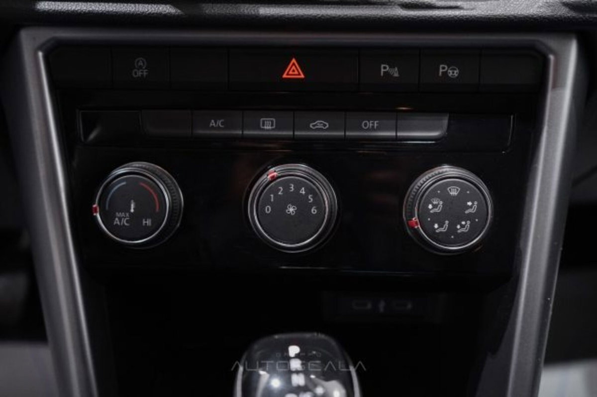 Volkswagen T-Roc 1.5 tsi Life dsg (17)