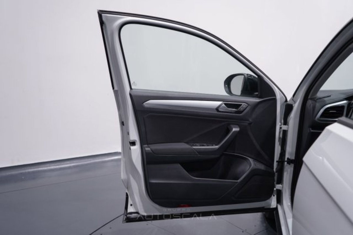 Volkswagen T-Roc 1.5 tsi Life dsg (9)
