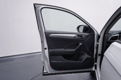 Volkswagen T-Roc 1.5 tsi Life dsg (9)