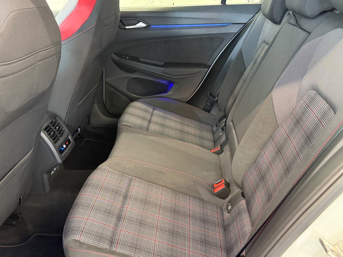 Volkswagen Golf 2.0 TSI GTI DSG (7)