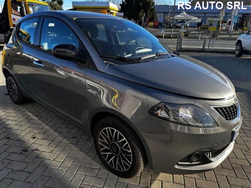 Lancia Ypsilon 1.0 FireFly 5 porte S&S Hybrid Ecochic Silver