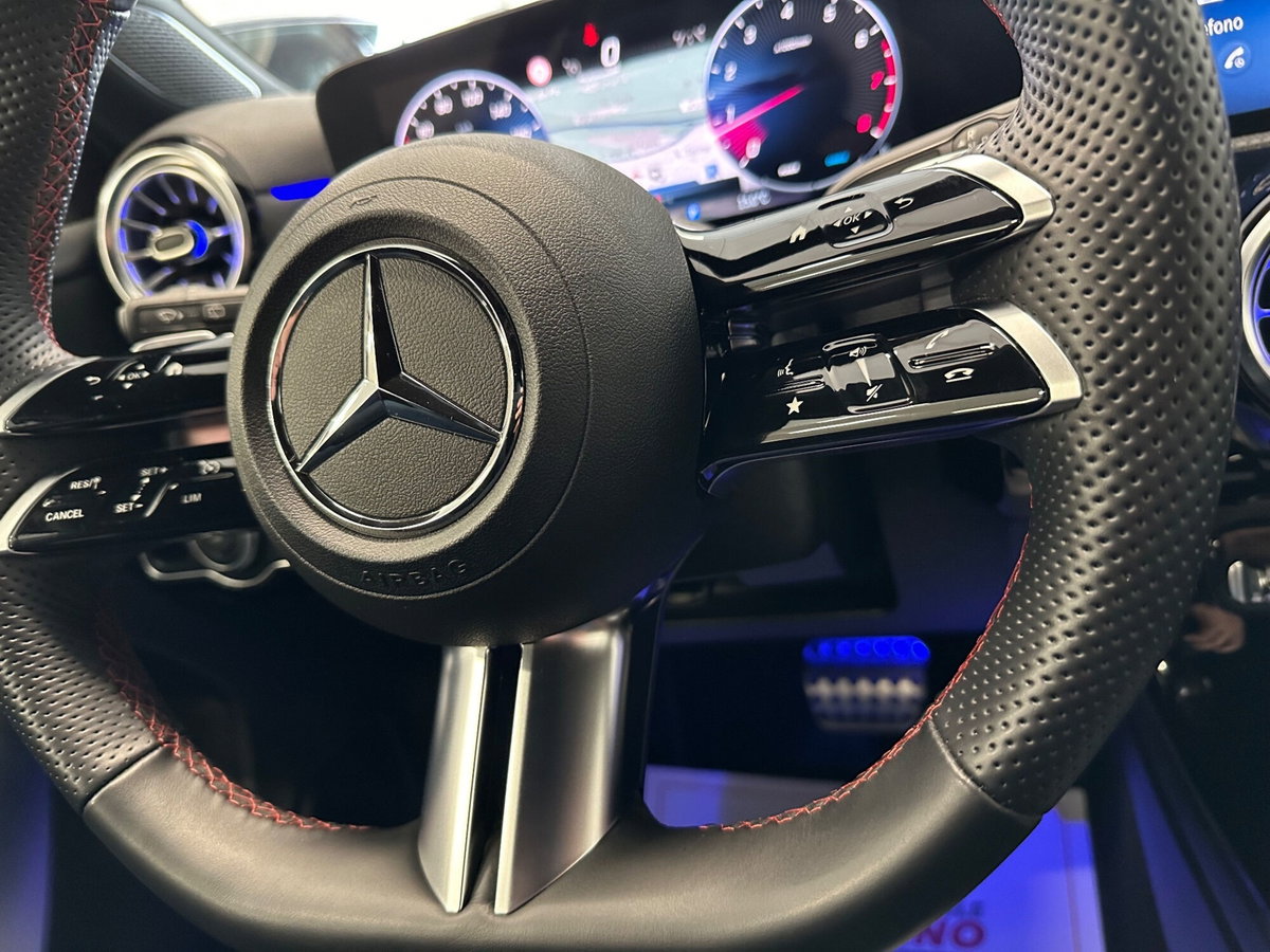 Mercedes-Benz Classe A 200 Automatic Premium (16)