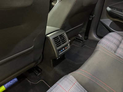 Volkswagen Golf 2.0 TSI GTI DSG (8)