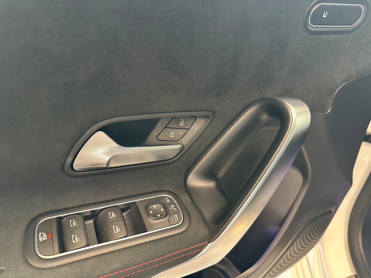 Mercedes-Benz Classe A 200 Automatic Premium (10)