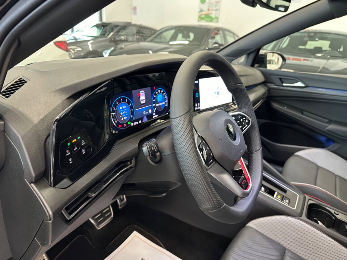 Volkswagen Golf 2.0 TSI GTI (13)
