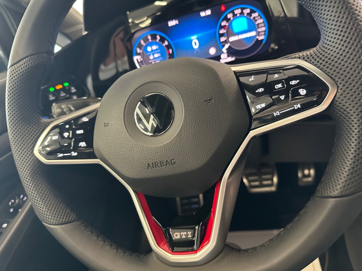 Volkswagen Golf 2.0 TSI GTI (18)