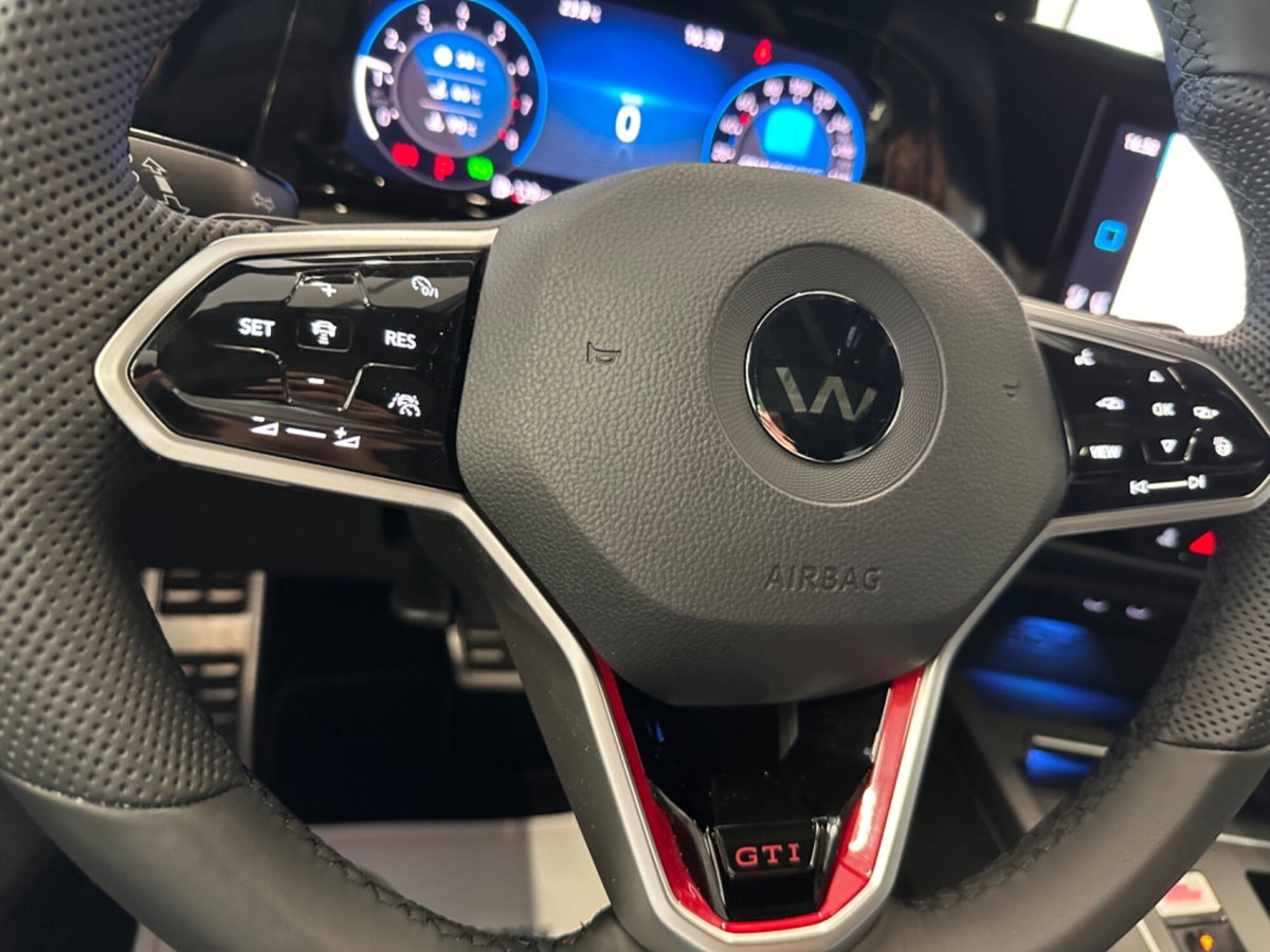 Volkswagen Golf 2.0 TSI GTI (19)