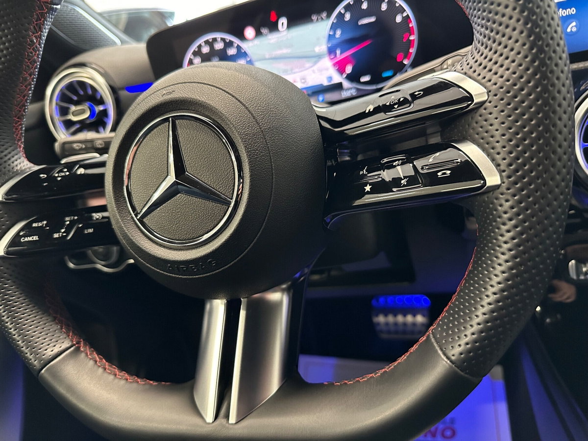 Mercedes-Benz Classe A 200 Automatic Premium (15)