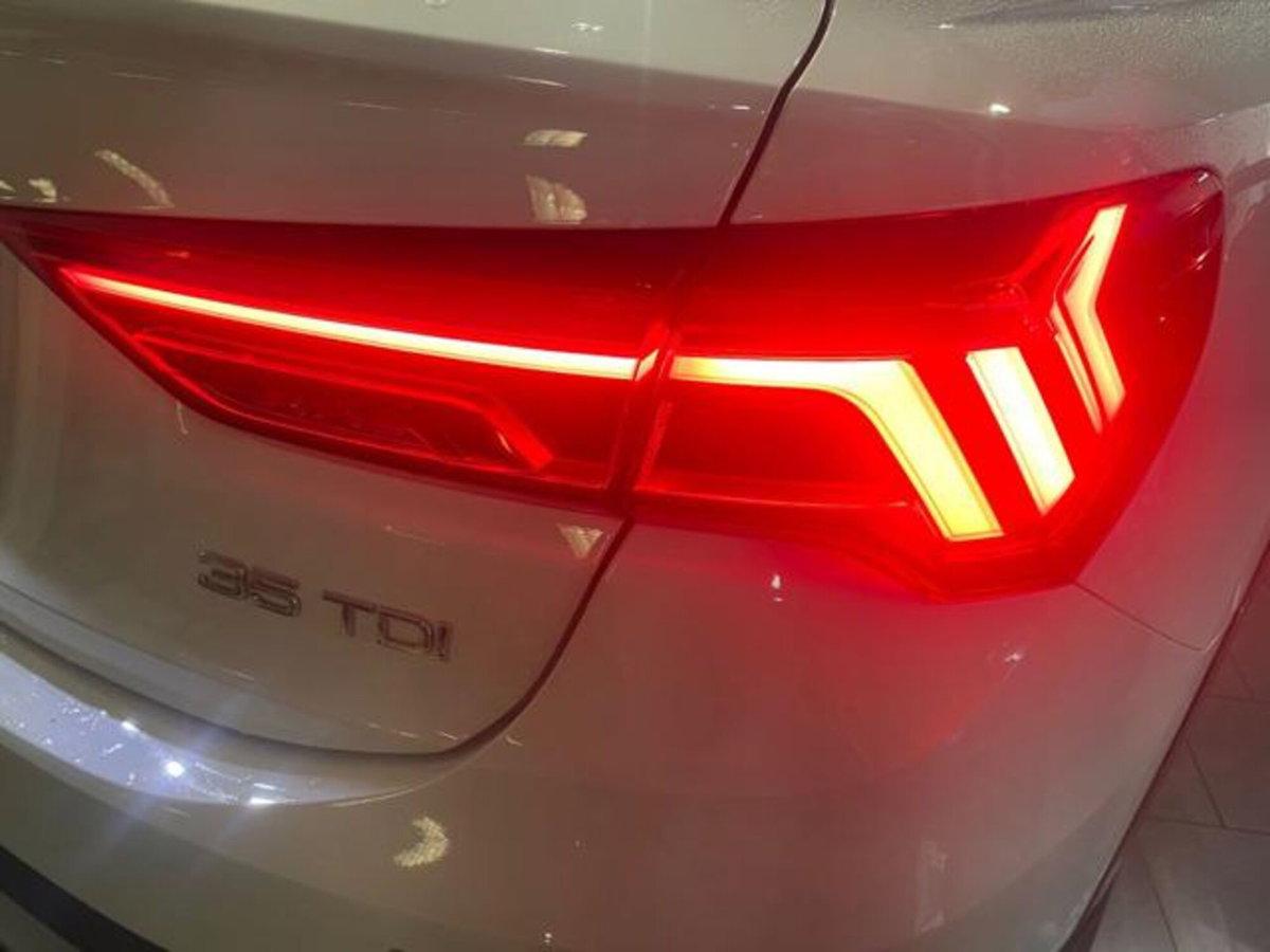 Audi Q3 Sportback 35 TDI quattro S tronic S line edition (7)