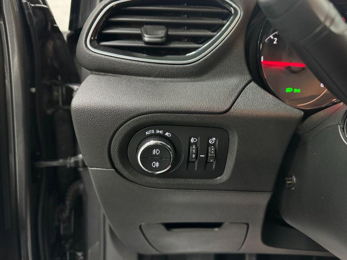 Opel Grandland X 1.5 diesel Ecotec Start&Stop Business (16)