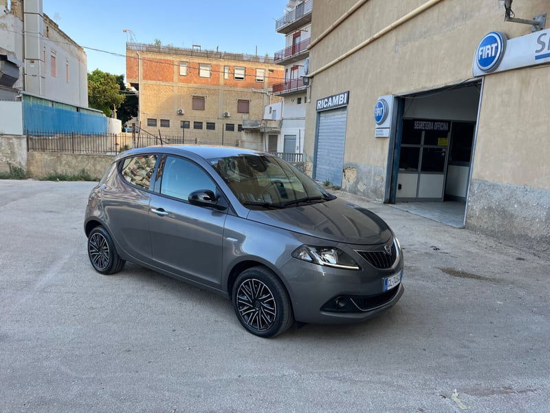 Lancia Ypsilon 1.0 FireFly 5 porte S&S Hybrid Ecochic Gold