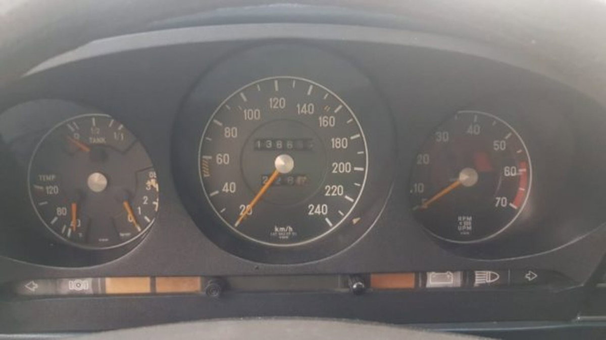 Mercedes-Benz 450 Coupé 450 SLC (15)