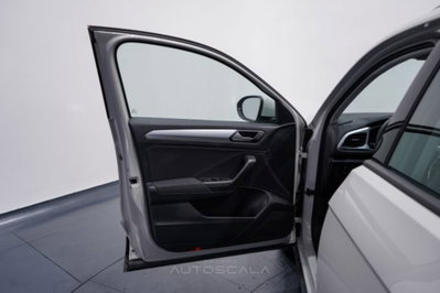 Volkswagen T-Roc 1.0 TSI Life (9)