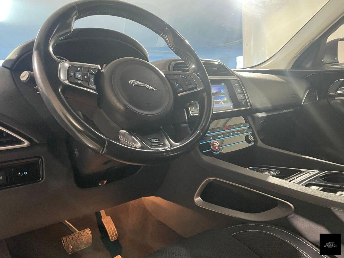 Jaguar F-Pace 2.0 D 180 CV aut. R-Sport (11)