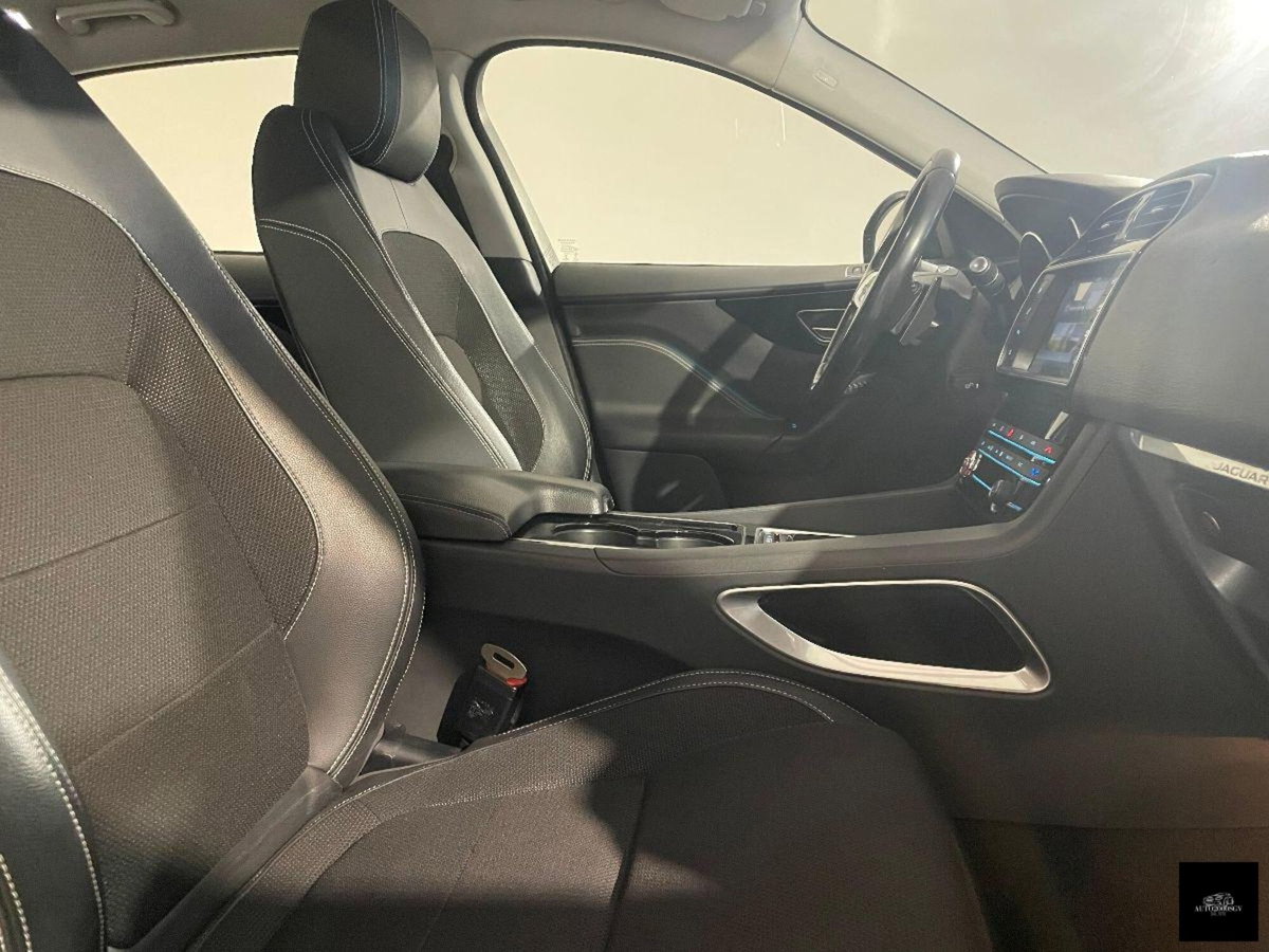 Jaguar F-Pace 2.0 D 180 CV aut. R-Sport (7)