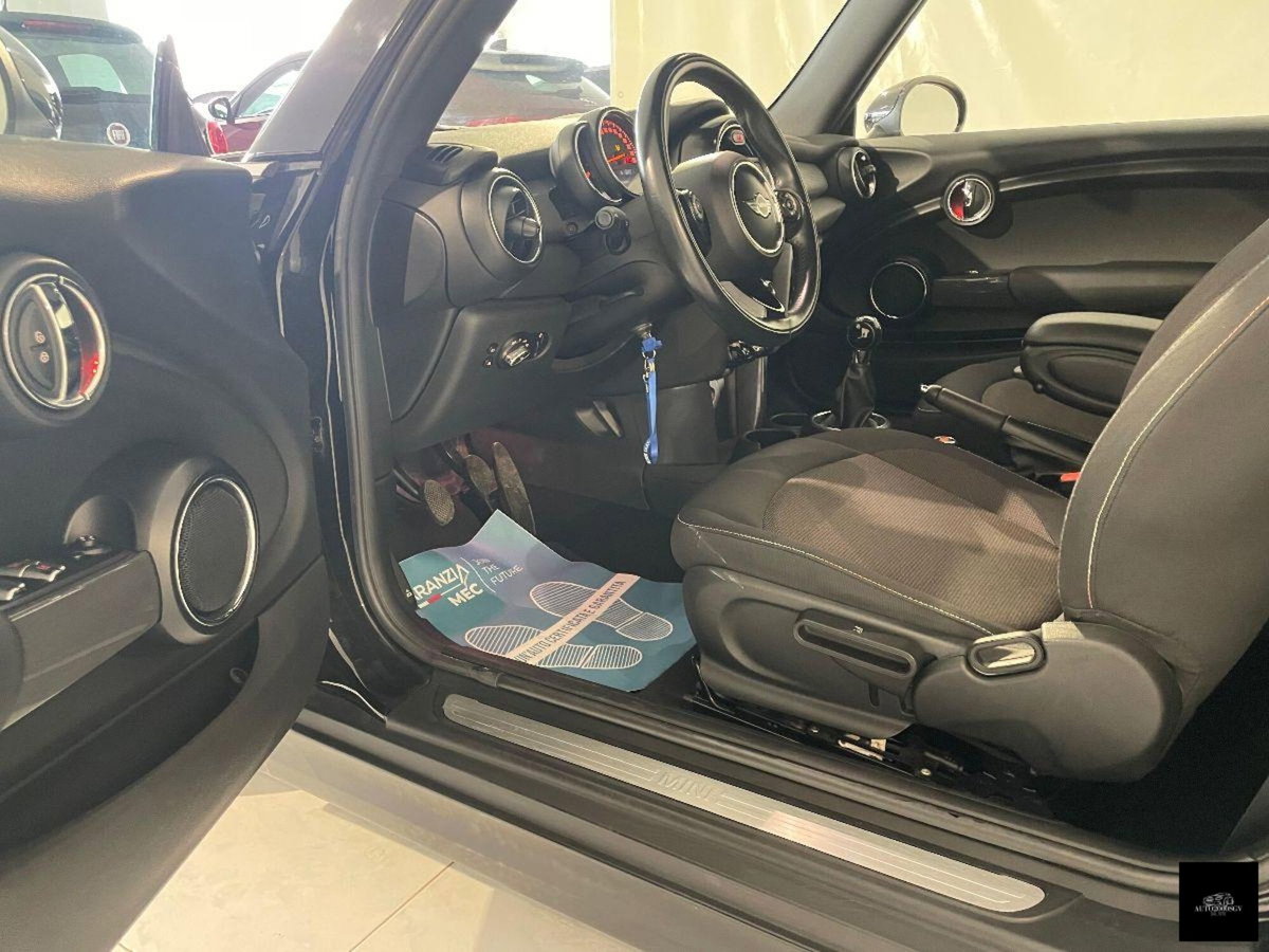 MINI Mini Cabrio 1.5 Cooper D Cabrio (11)