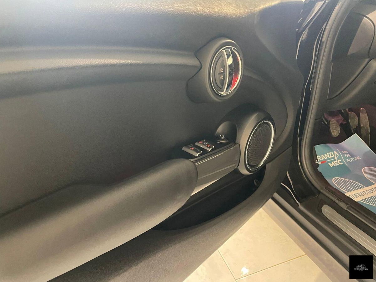 MINI Mini Cabrio 1.5 Cooper D Cabrio (12)