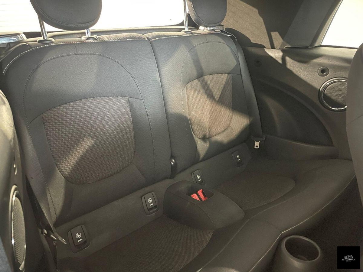 MINI Mini Cabrio 1.5 Cooper D Cabrio (6)