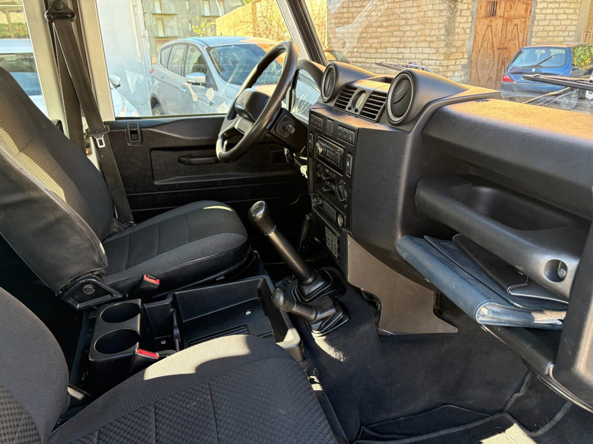 Land Rover Defender 130 2.2 TD4 Chassis Cab E (10)