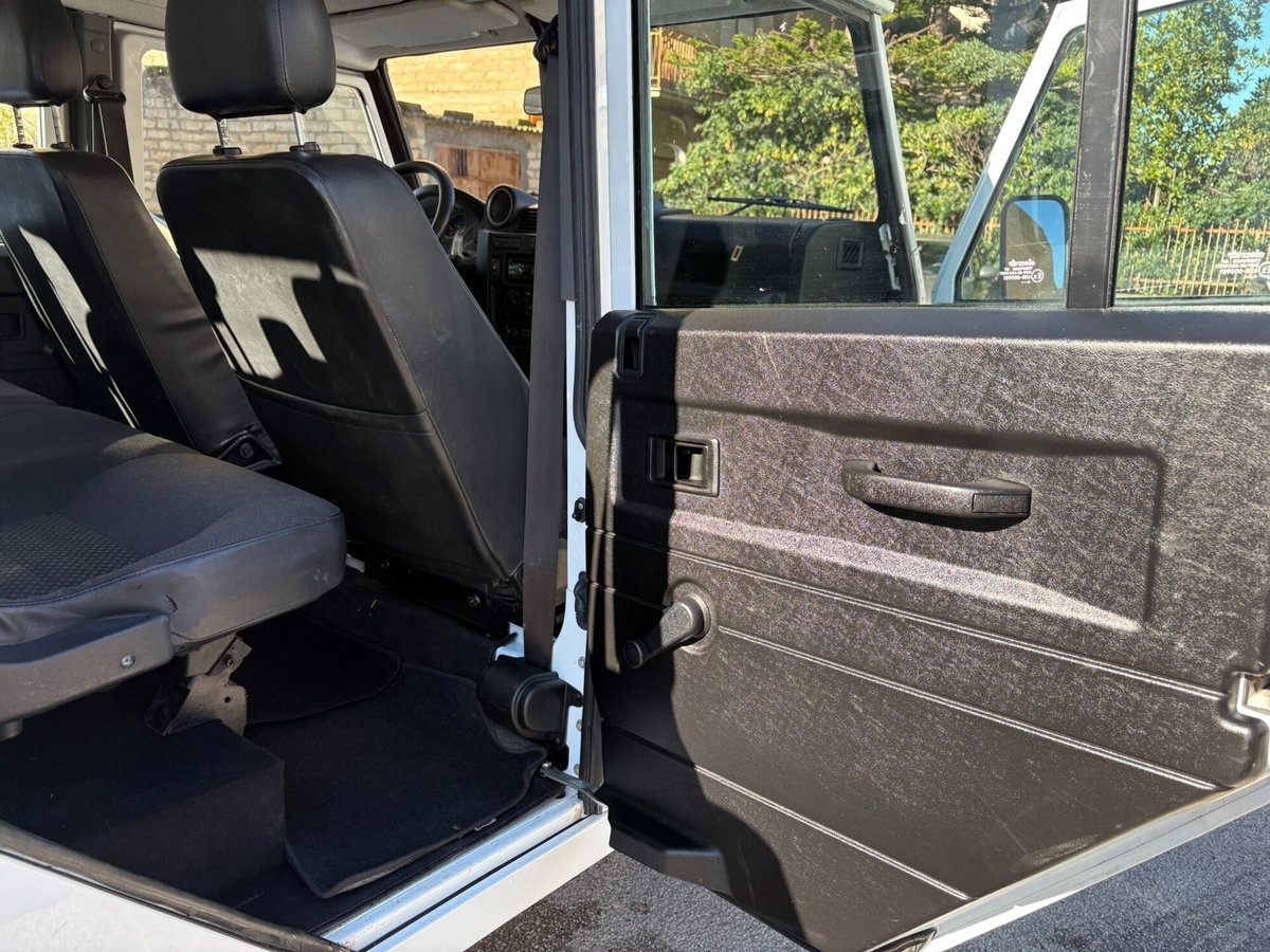 Land Rover Defender 130 2.2 TD4 Chassis Cab E (14)