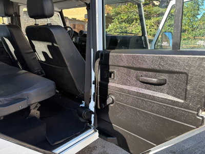 Land Rover Defender 130 2.2 TD4 Chassis Cab E (14)