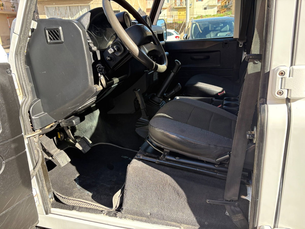 Land Rover Defender 130 2.2 TD4 Chassis Cab E (15)